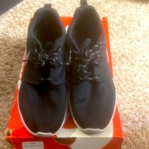 Women’s Black Nike Roshe One Sneakers!